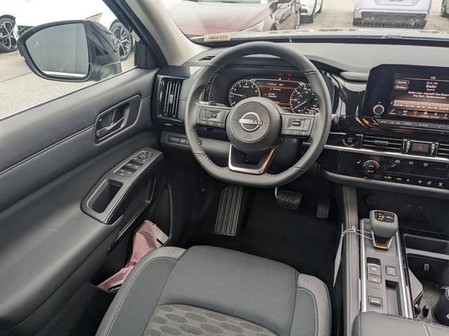 2025 Nissan Pathfinder SV photo 14