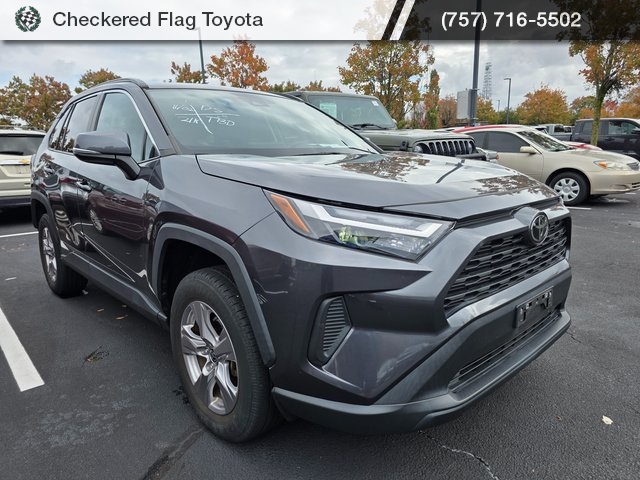 2022 Toyota RAV4 XLE photo 3