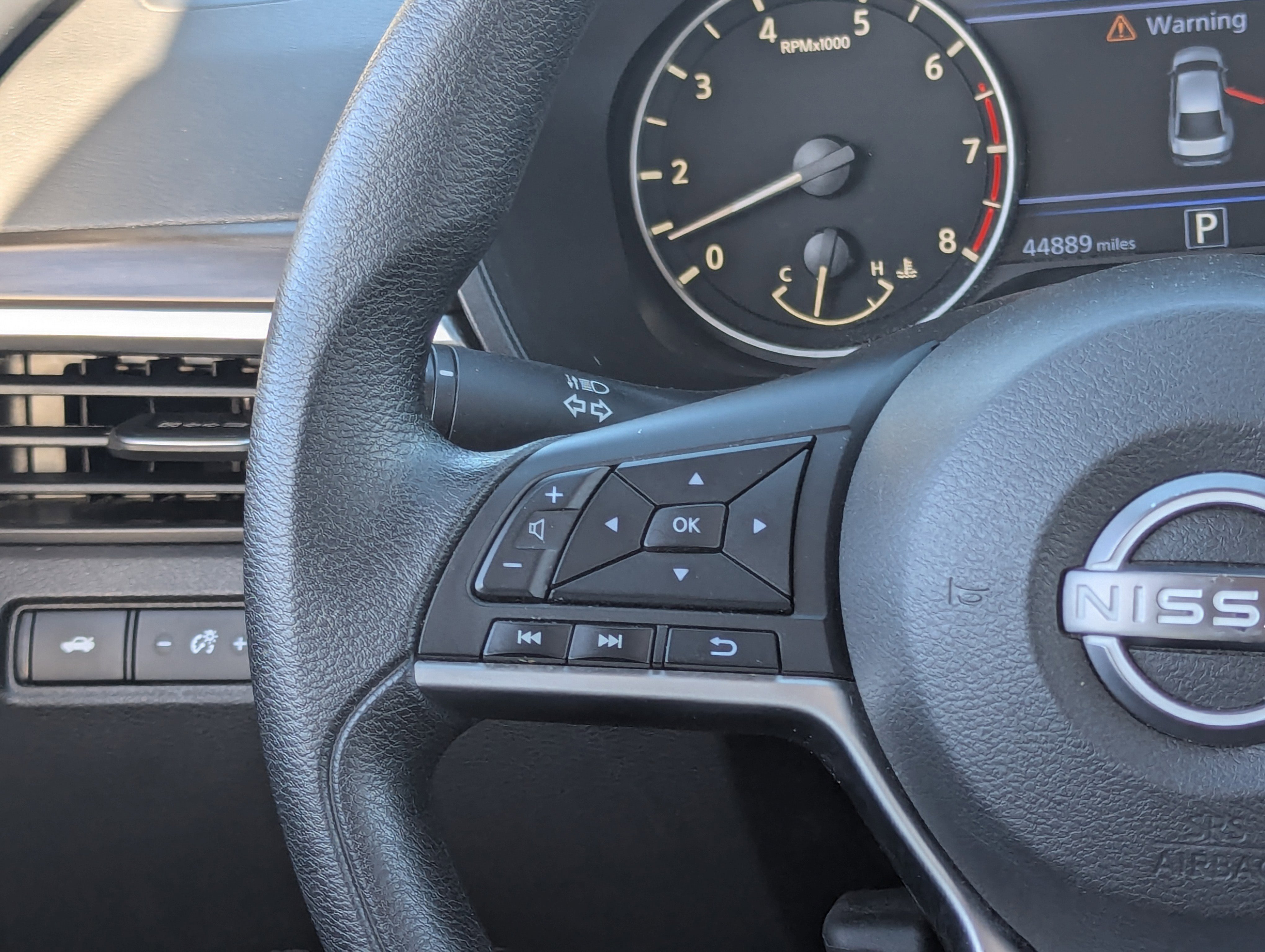 2024 Nissan Altima 2.5 SV photo 2