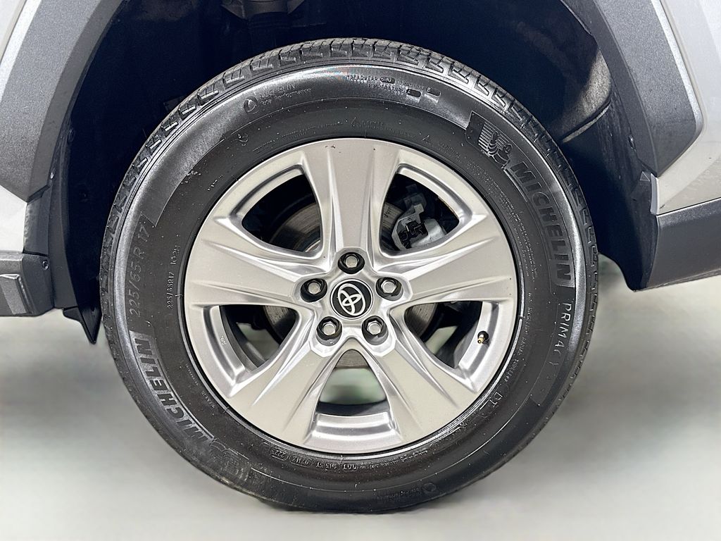 2023 Toyota RAV4 Hybrid XLE photo 28