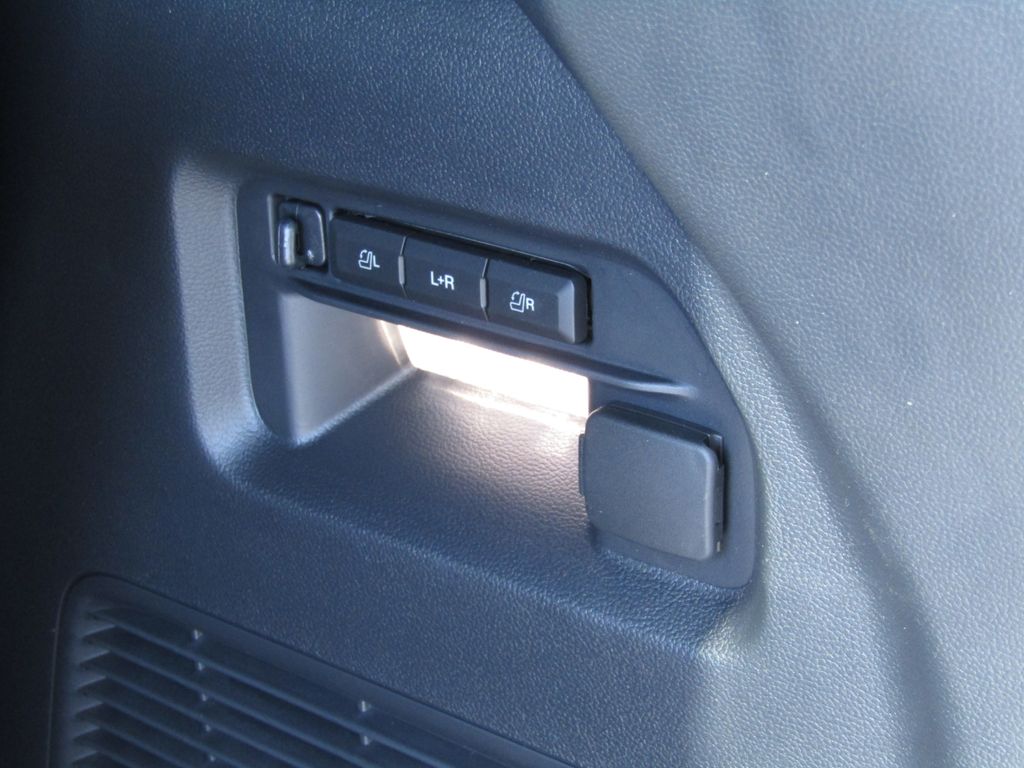 2025 Ford Explorer ST photo 5