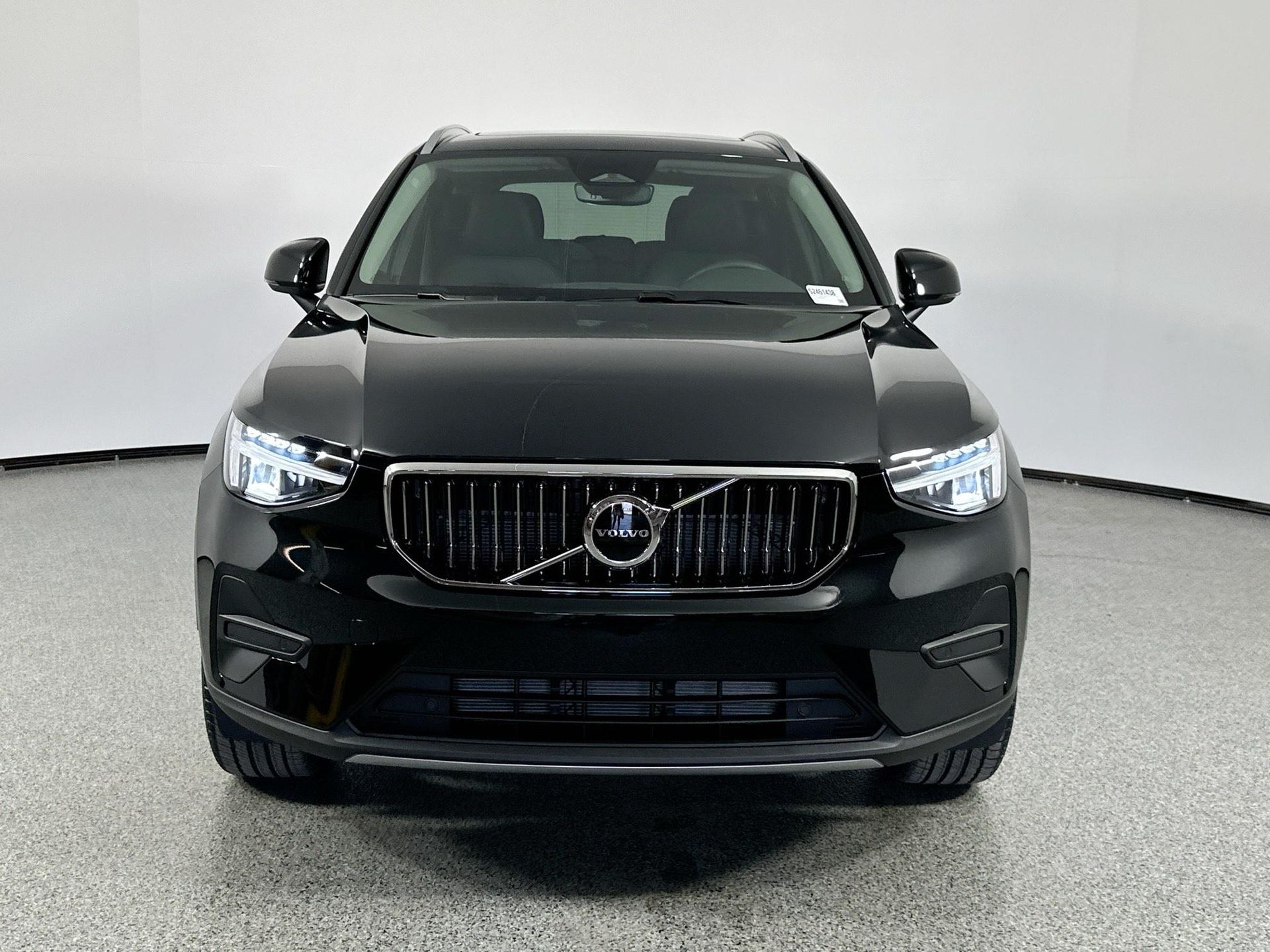2025 Volvo XC40 AWD Core photo 2