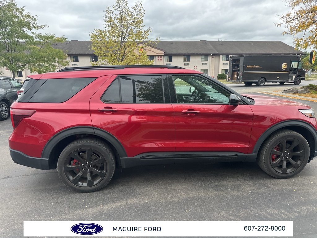 2022 Ford Explorer ST photo 3
