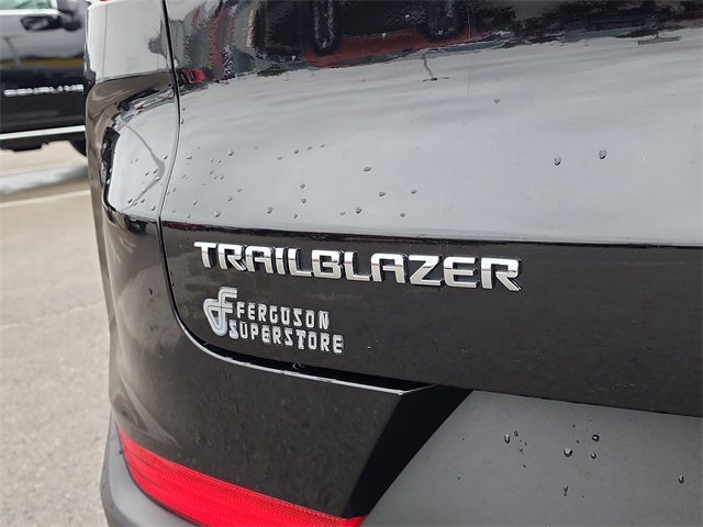 2025 Chevrolet Trailblazer LS photo 3