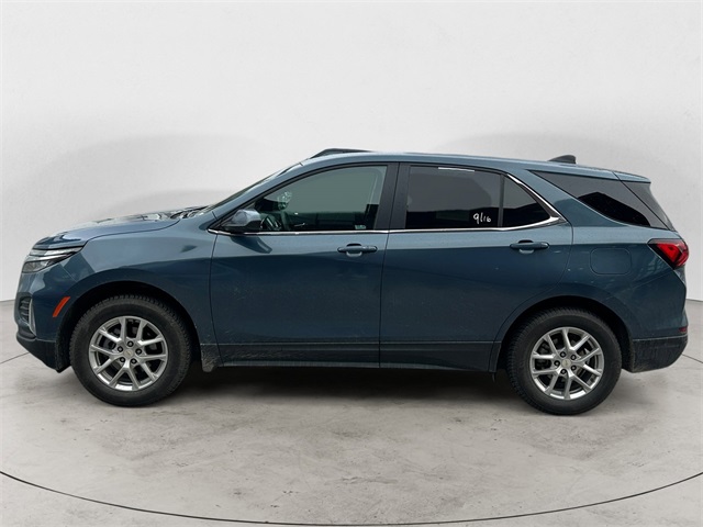 2024 Chevrolet Equinox LT photo 2