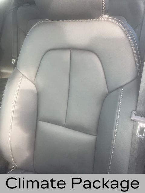 2025 Volvo XC40 Core photo 2