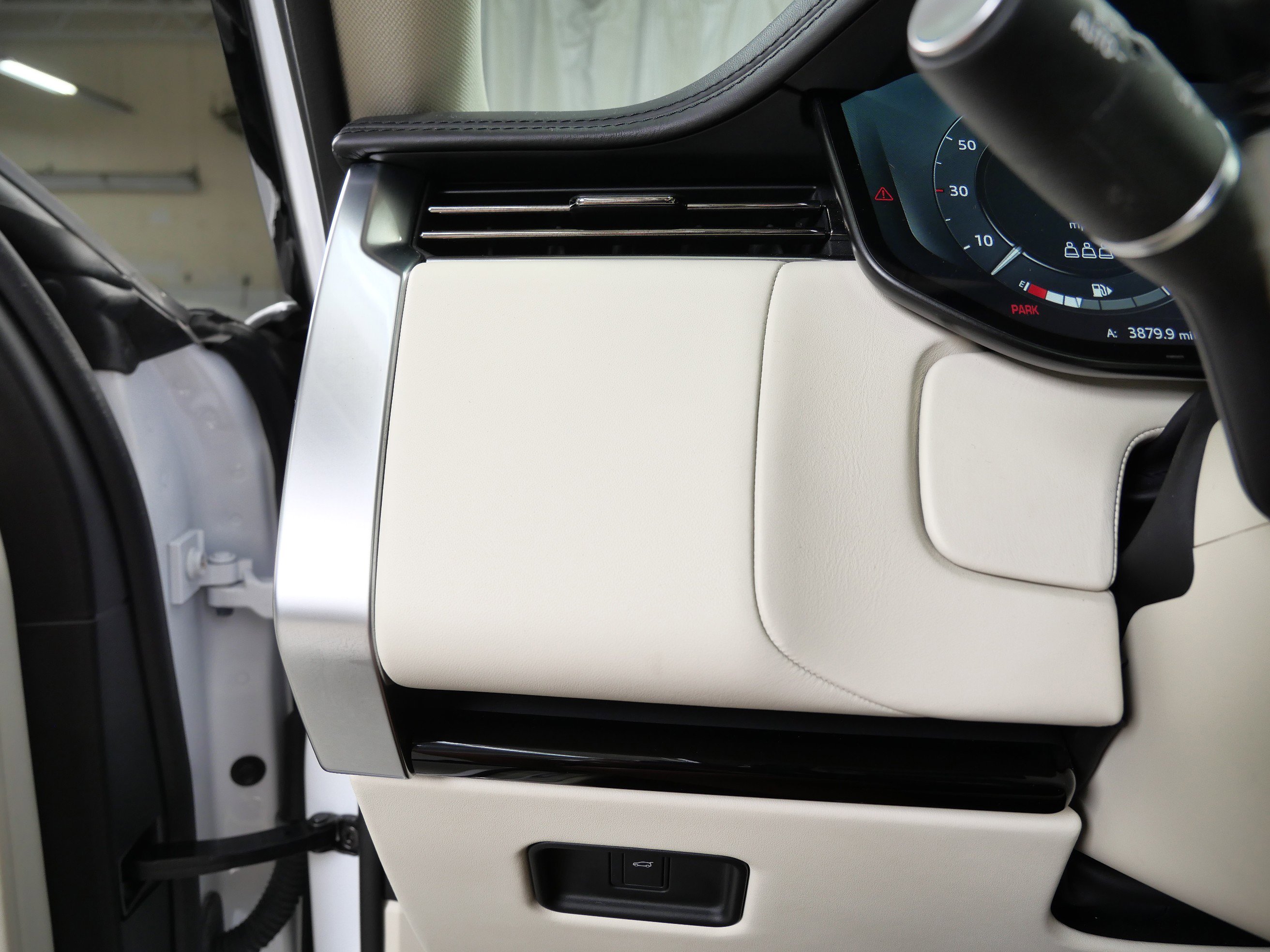 2024 Land Rover Range Rover SE photo 23