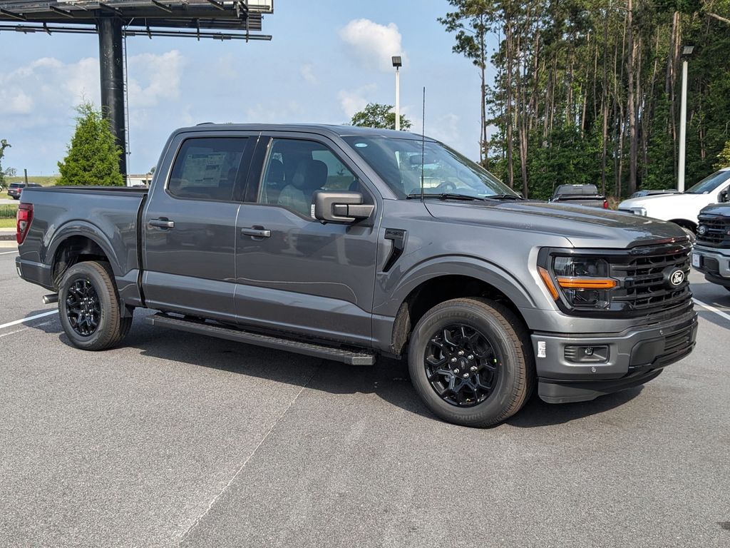 2025 Ford F-150 XLT photo 2