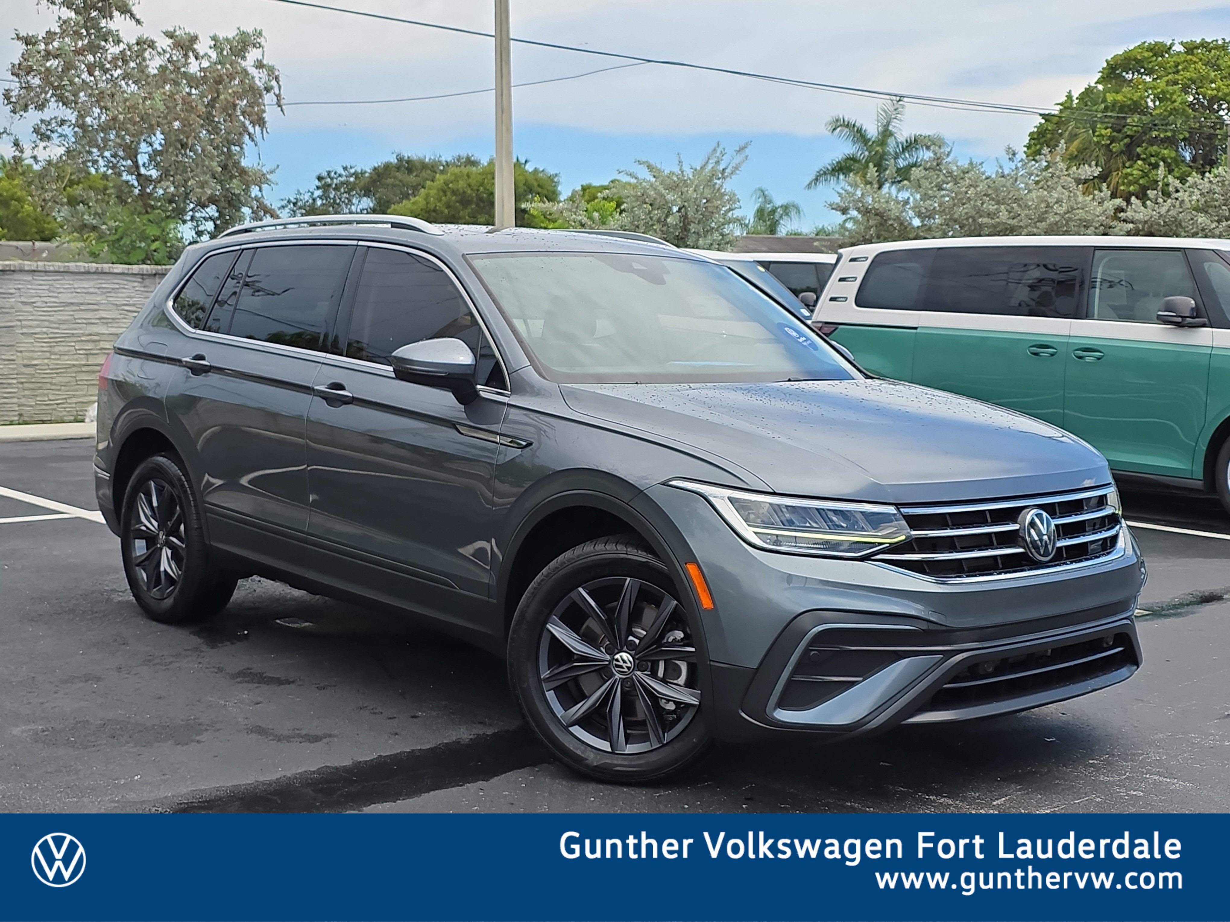 2022 Volkswagen Tiguan SE's photo