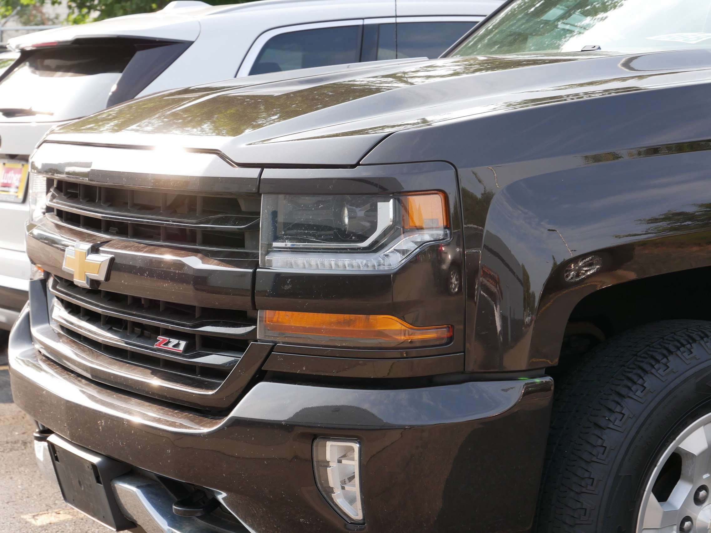 2018 Chevrolet Silverado 1500 LT photo 2