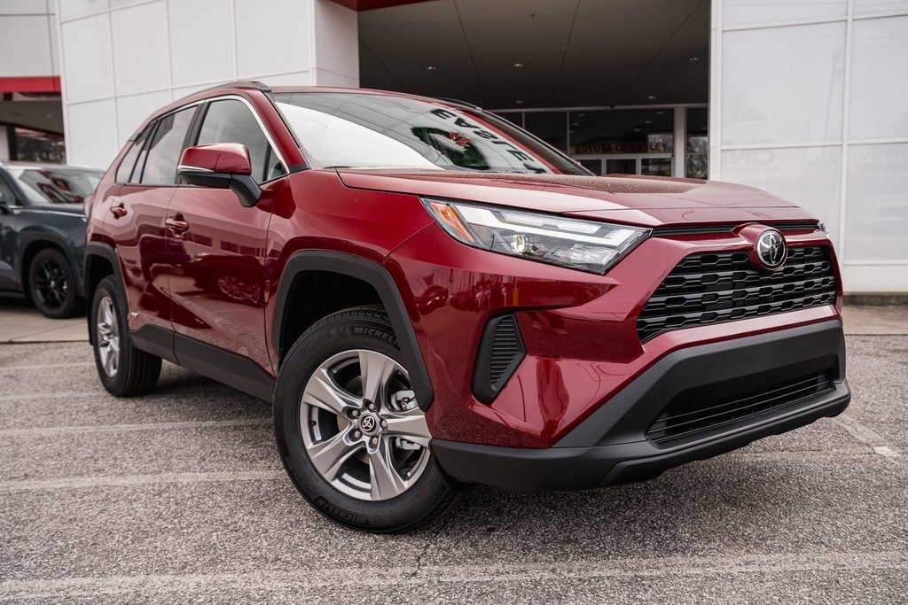 2025 Toyota RAV4 XLE's photo