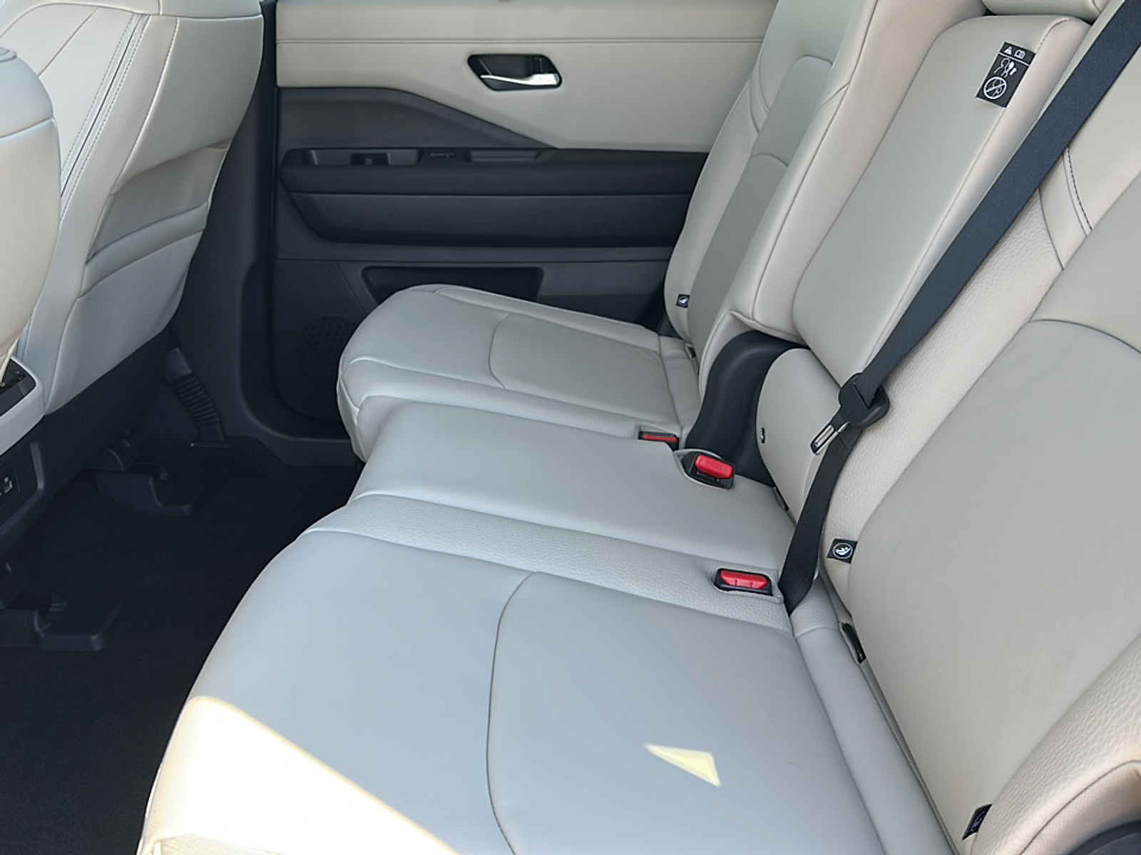 2025 Nissan Pathfinder SL photo 6