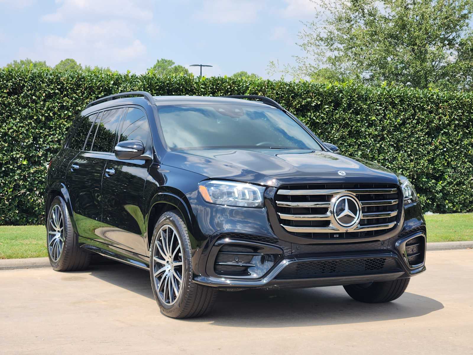 2025 Mercedes Benz GLS 450 4MATIC photo 3