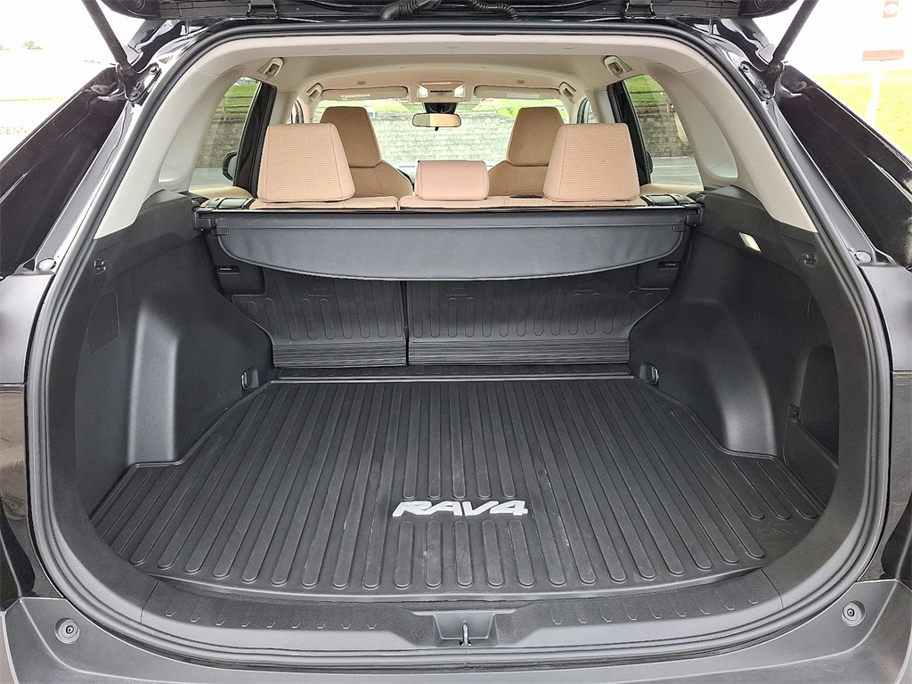 2023 Toyota RAV4 LE photo 21