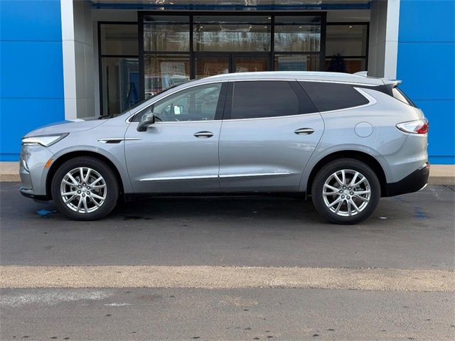 2023 Buick Enclave Essence's photo