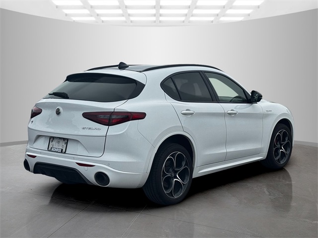 2022 Alfa Romeo Stelvio Ti Sport photo 7