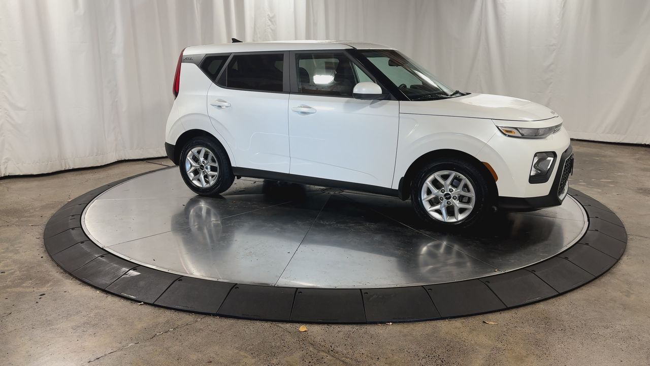 2022 Kia Soul LX photo 3