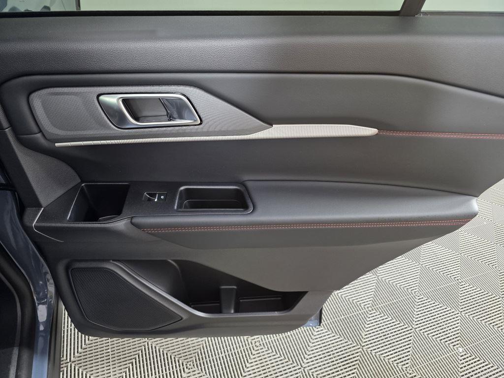 2025 Ford Explorer ST-Line photo 23