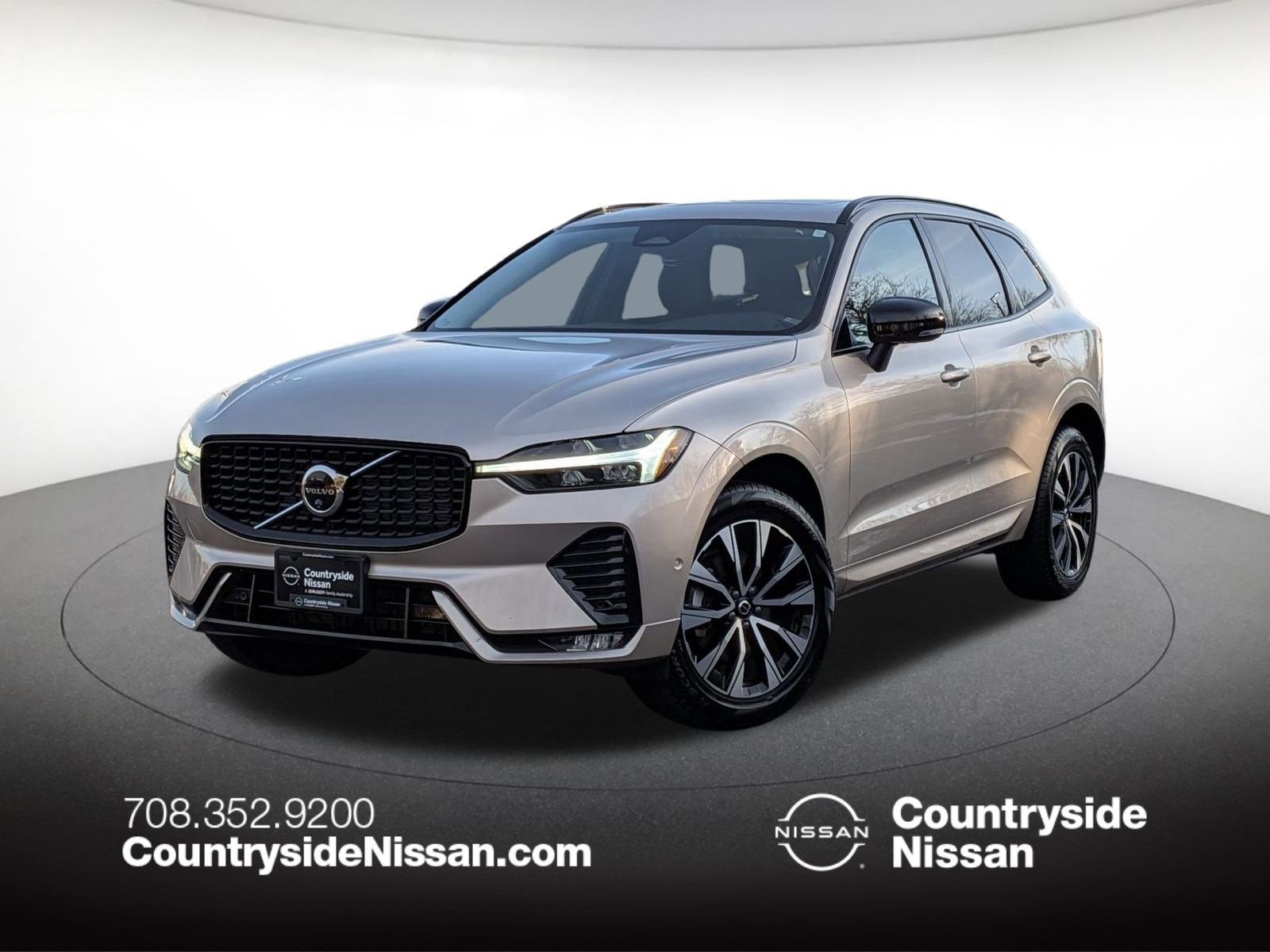 2025 Volvo XC60 Plus's photo