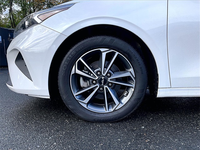 2023 Kia Forte LXS photo 9