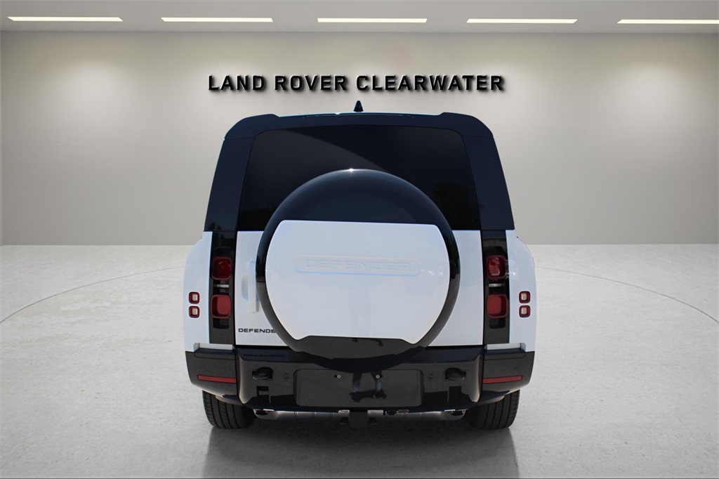 2025 Land Rover Defender 130 X-Dynamic SE photo 4
