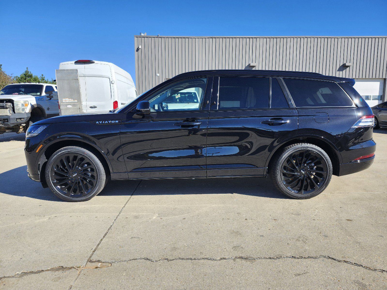 2025 Lincoln Aviator Reserve photo 2