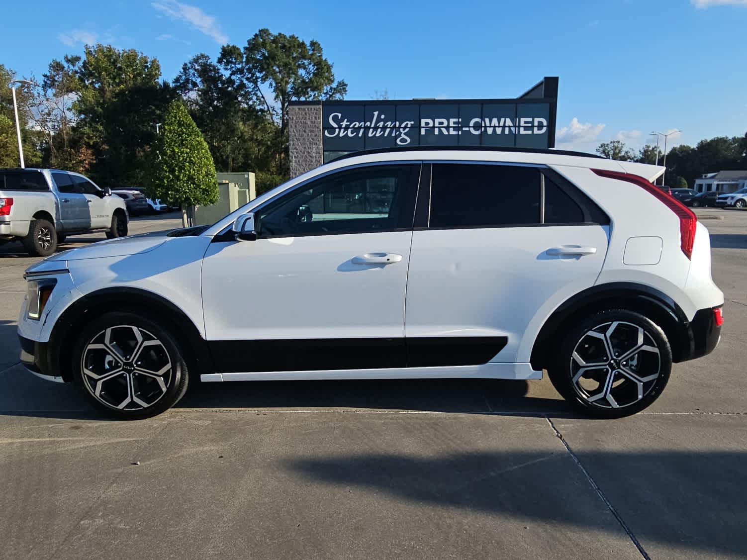 2023 Kia Niro EX Touring's photo