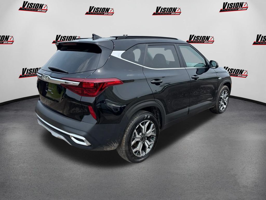 2023 Kia Seltos EX photo 2