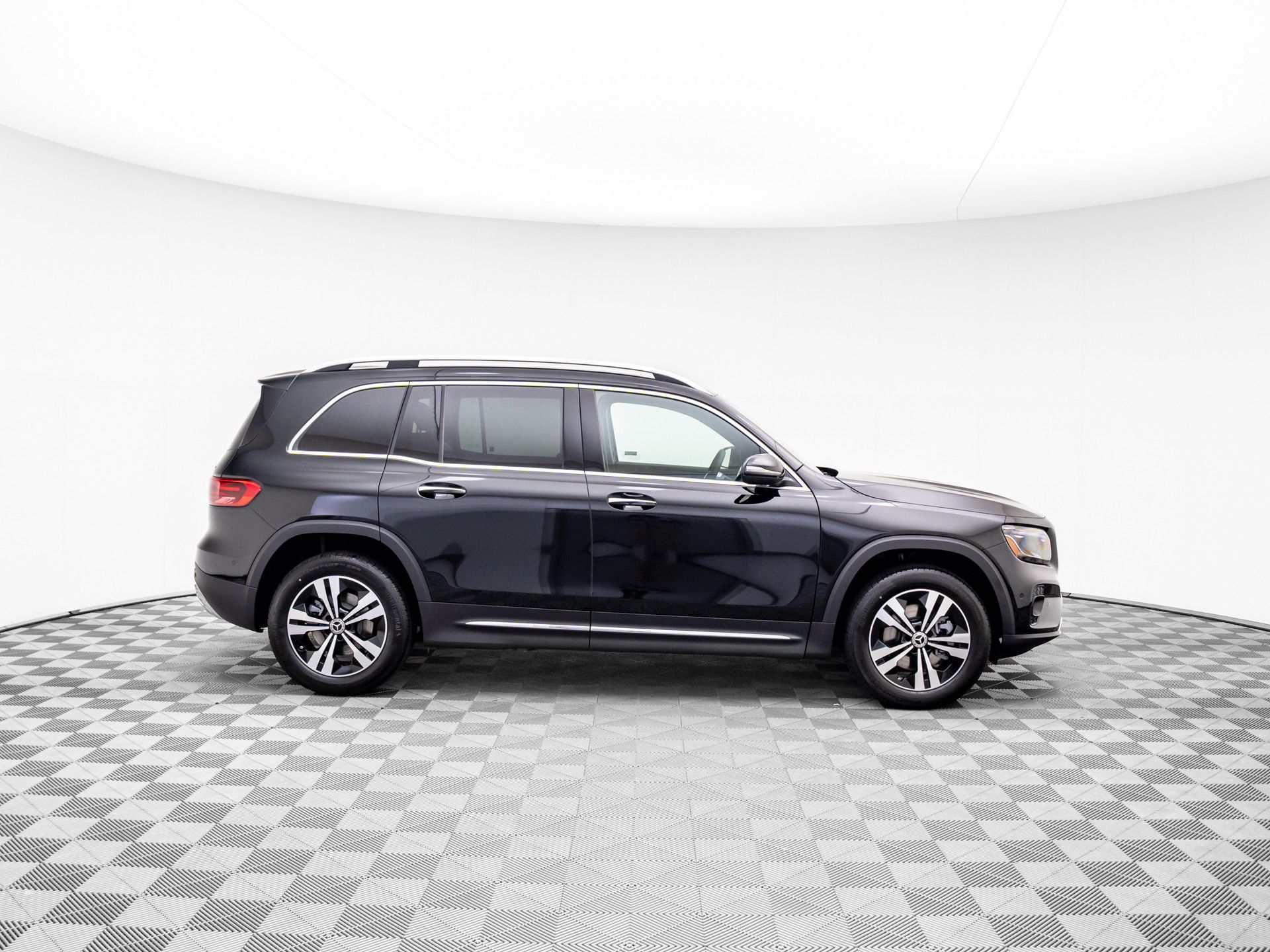 2025 Mercedes Benz GLB 250 4MATIC photo 6