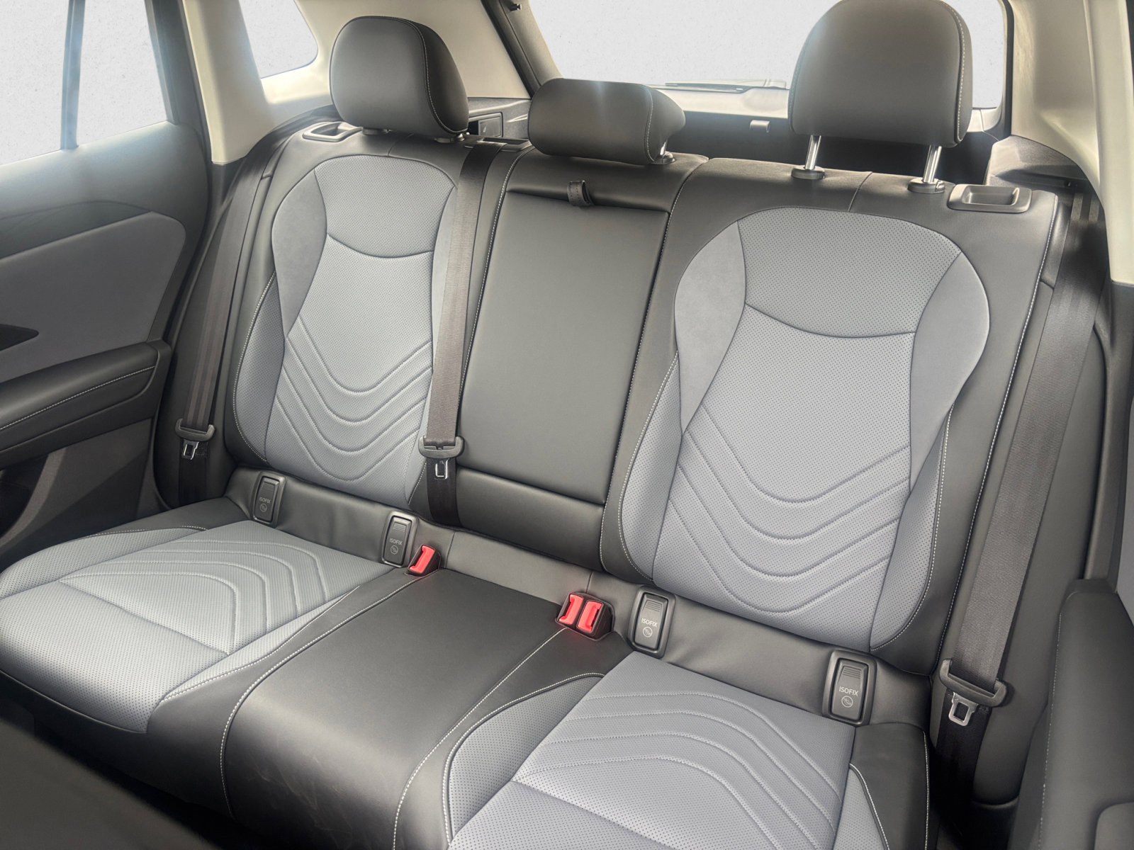 2025 Volkswagen Tiguan SE photo 13