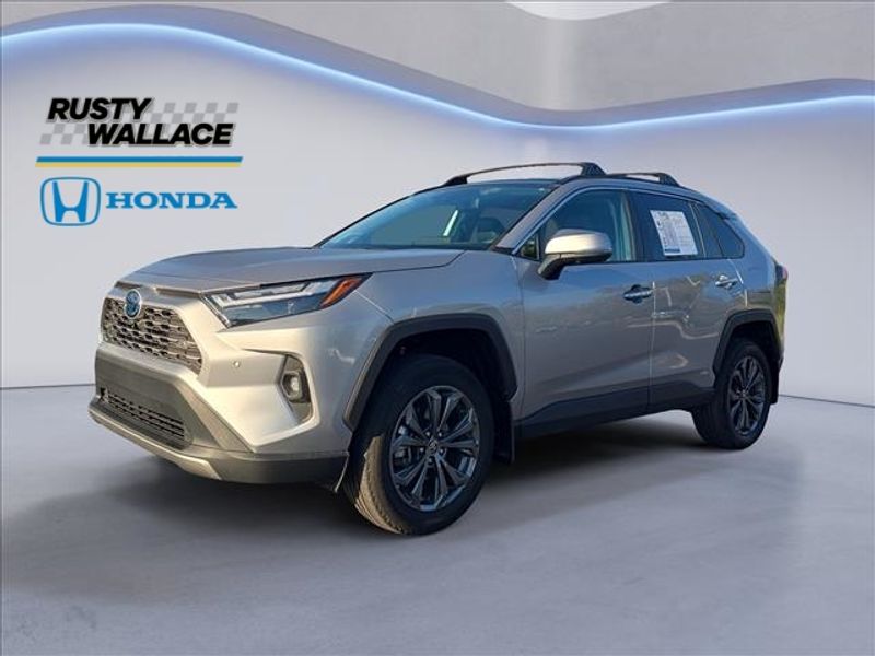 2023 Toyota RAV4 Limited's photo