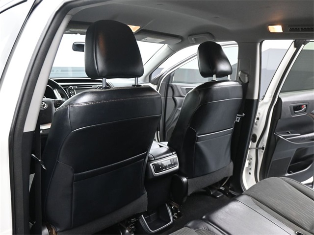 2016 Toyota Highlander LE photo 20