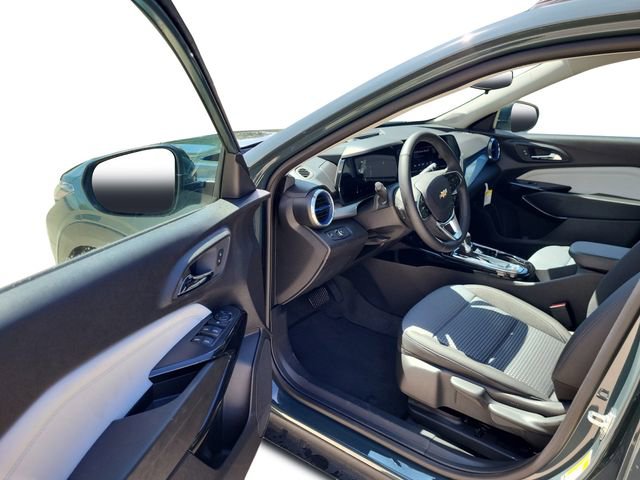 2025 Chevrolet Trax LT photo 9