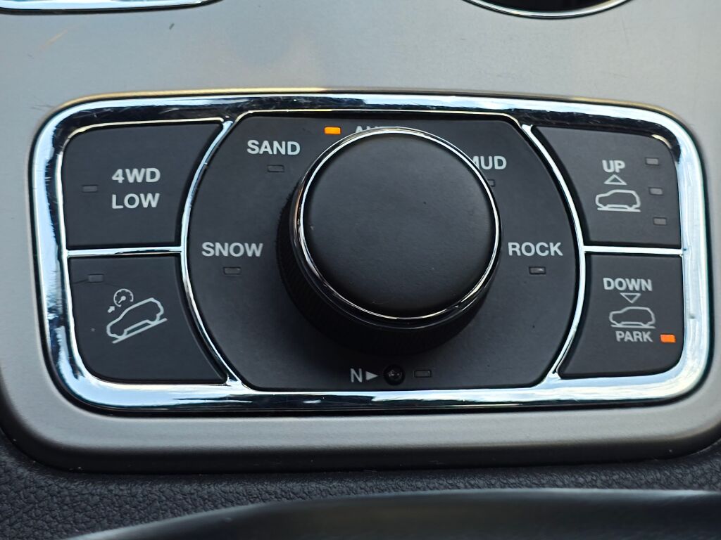 2020 Jeep Grand Cherokee Overland photo 40