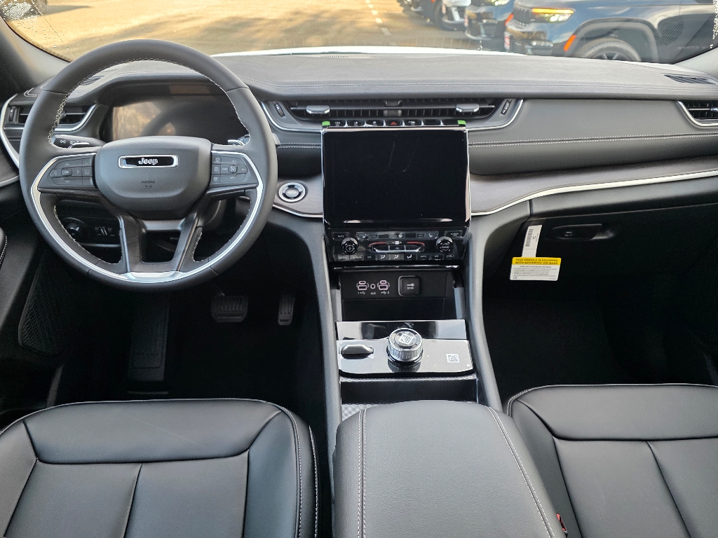 2025 Jeep Grand Cherokee Limited photo 2