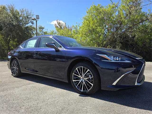 2025 Lexus ES 350's photo