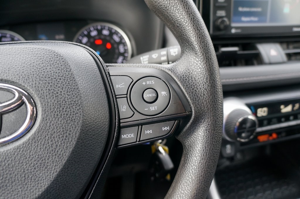 2021 Toyota RAV4 Hybrid LE photo 18
