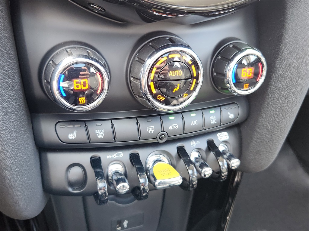 2024 Mini Cooper 2 Door Hardtop SE photo 23