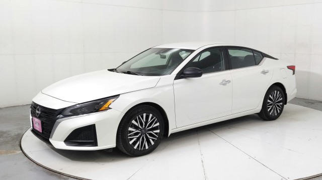 Used 2024 WHITE Nissan 2.5 SV image 1