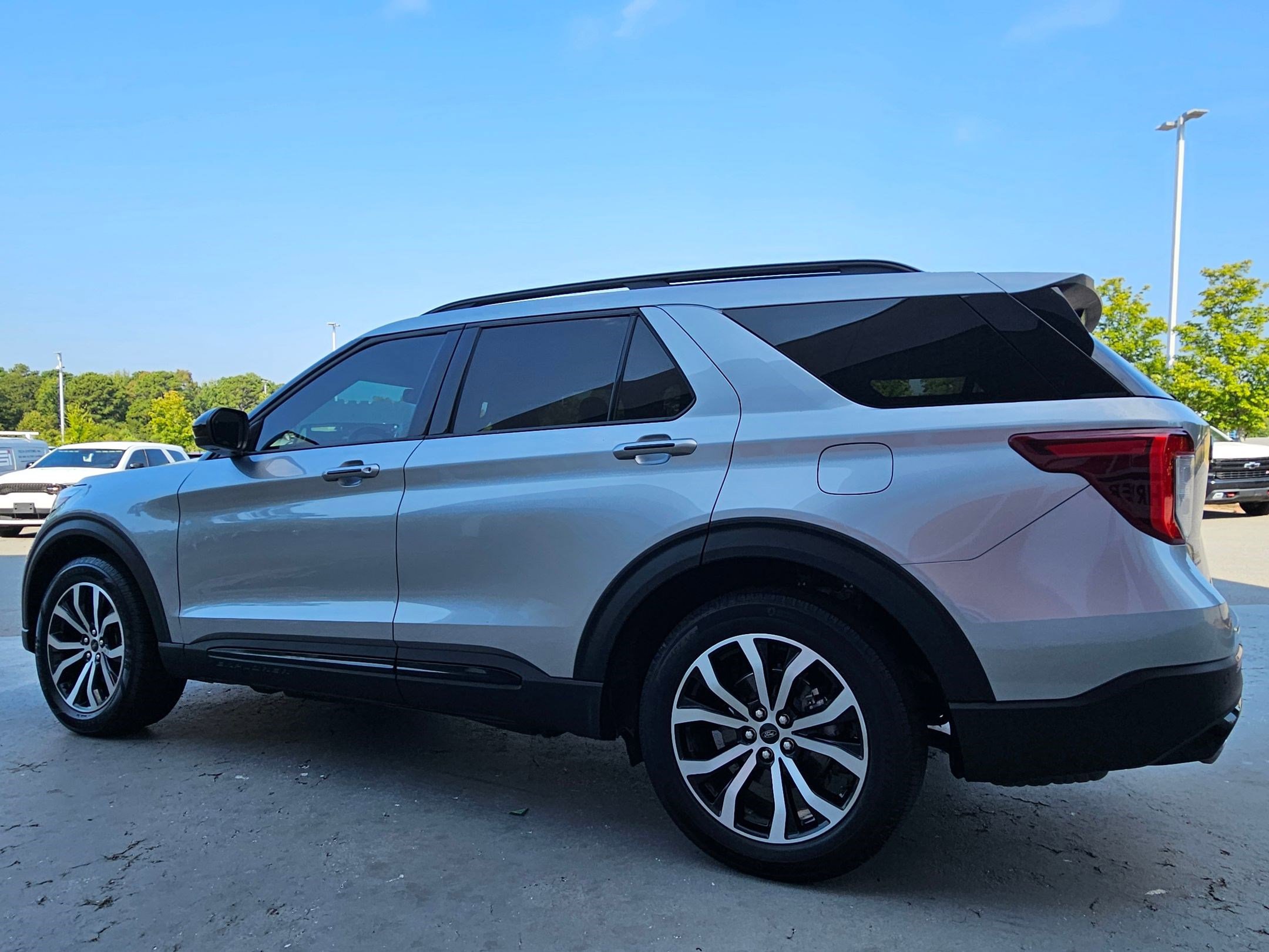 2023 Ford Explorer ST photo 5