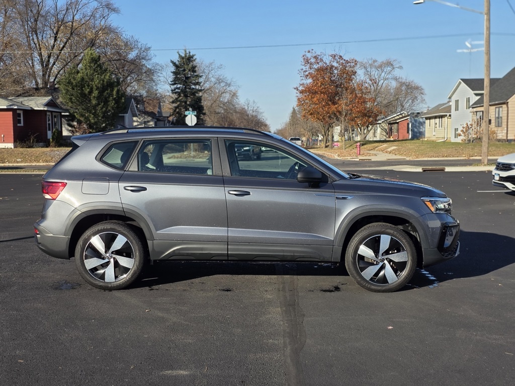 2023 Volkswagen Taos S's photo