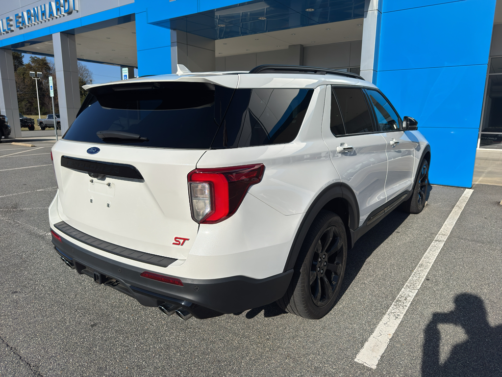 2023 Ford Explorer ST Sport photo 4