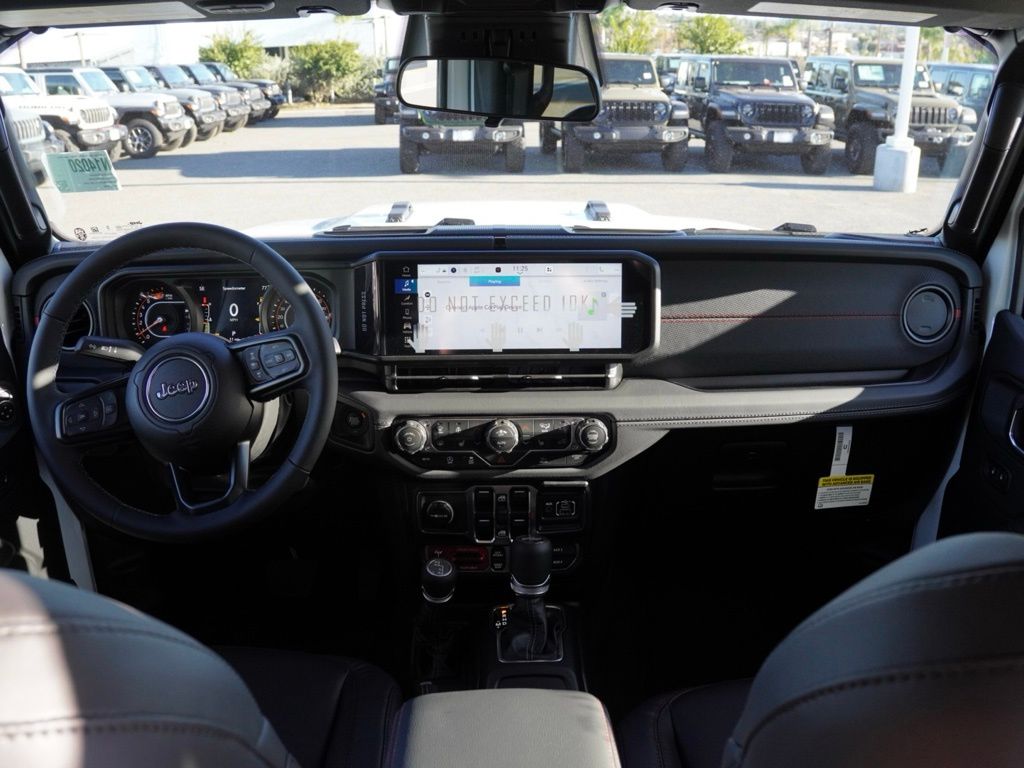 New 2026 Bright White Clear-Coat Exterior Paint Jeep Rubicon image 22