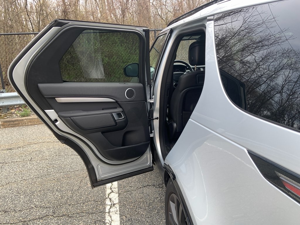 2023 Land Rover Discovery S R-Dynamic photo 15