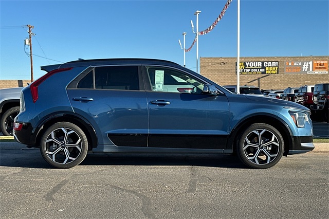 2023 Kia Niro EX Touring photo 2