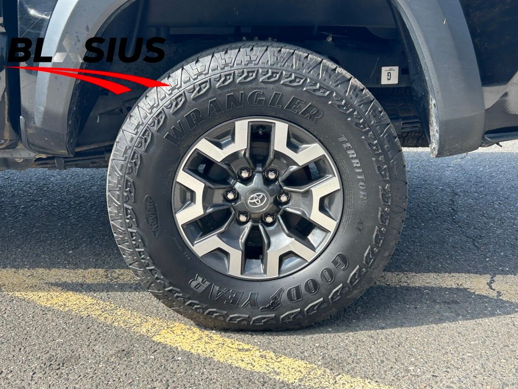 2023 Toyota Tacoma TRD Off-Road photo 5