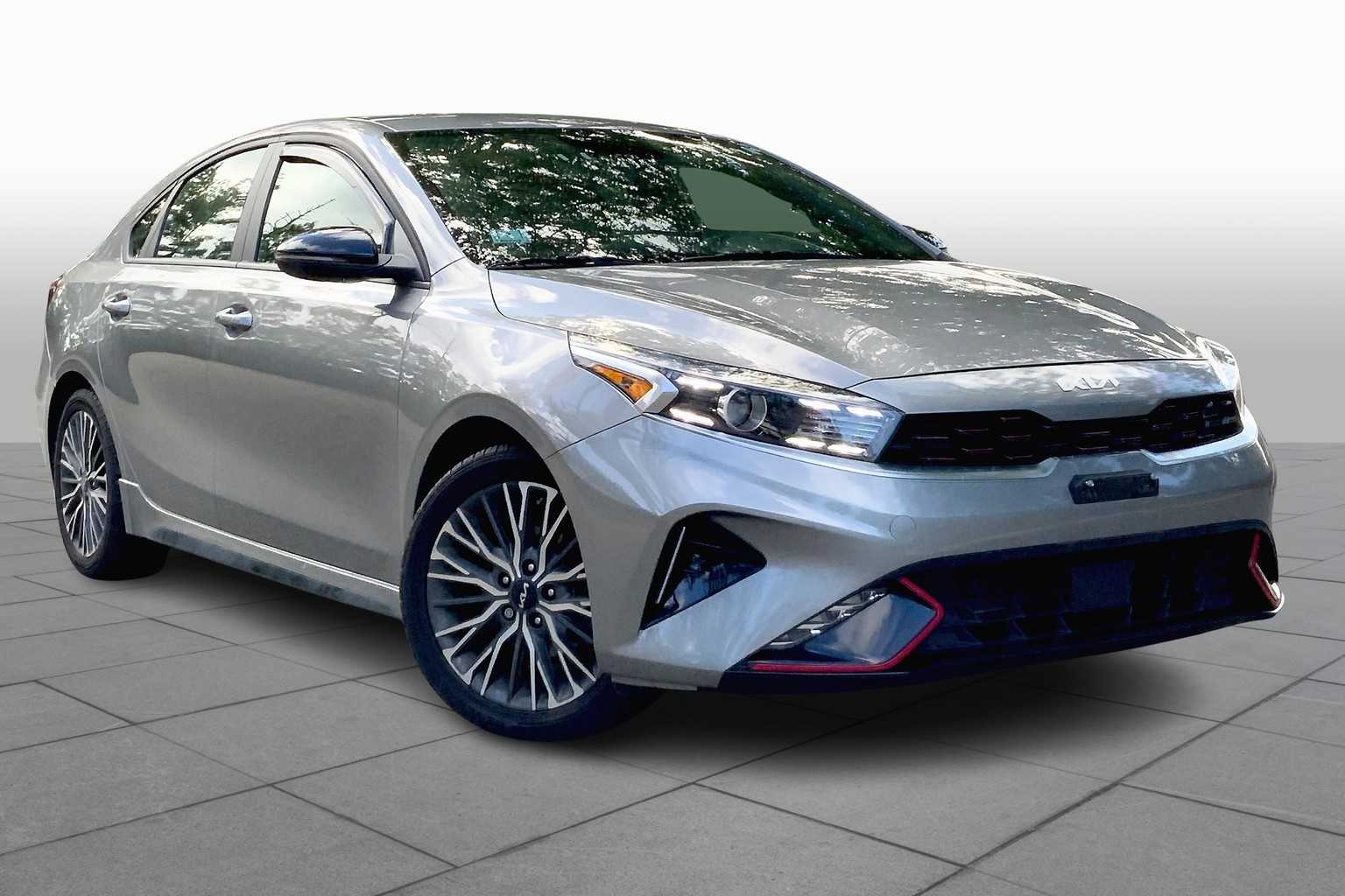2022 Kia Forte GT-Line photo 2