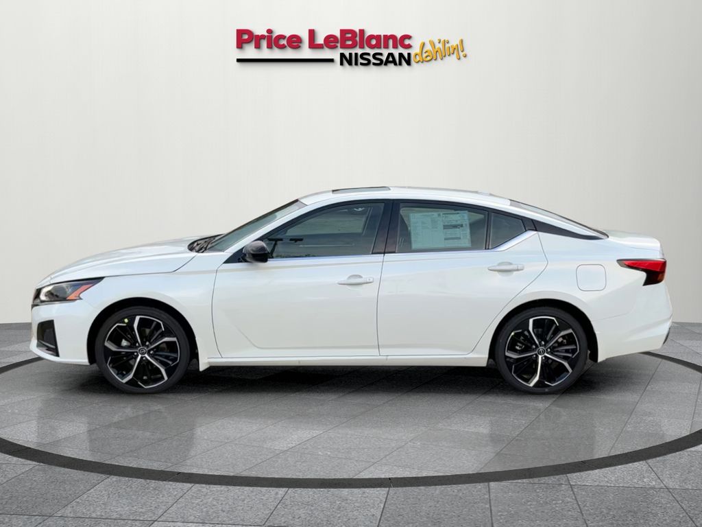 2025 Nissan Altima 2.5 SR photo 3