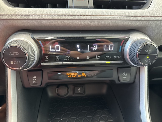 2021 Toyota RAV4 XLE photo 21