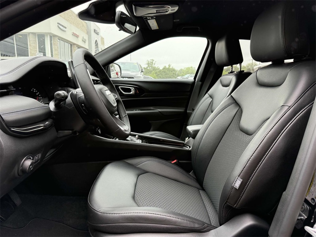 2025 Jeep Compass Latitude photo 12